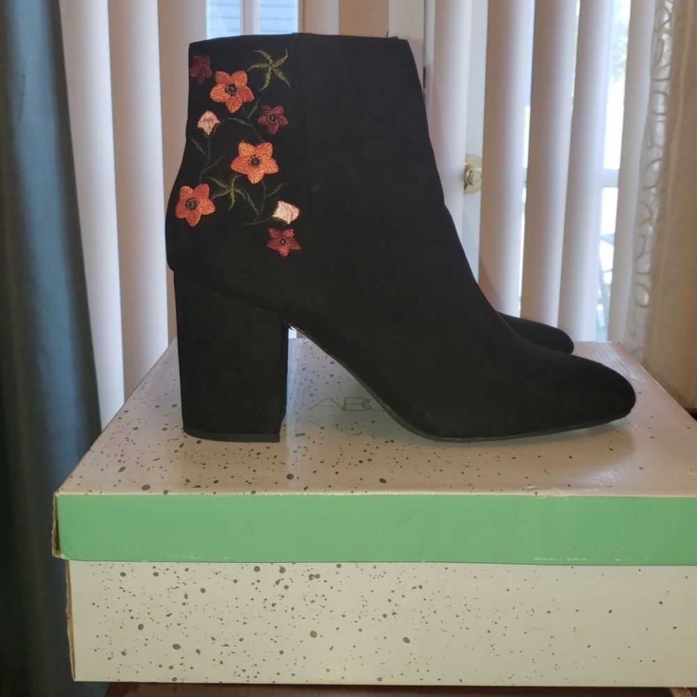 Black suede booties with floral embroidery